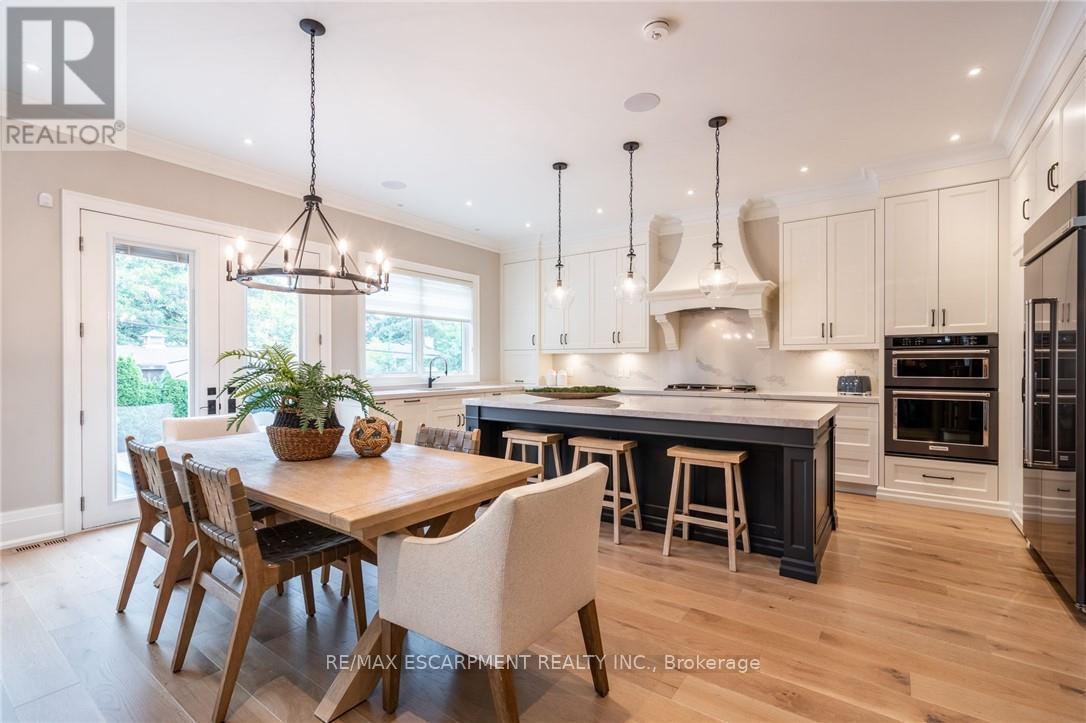 385 Pine Cove Road, Burlington, Ontario  L7N 1W4 - Photo 6 - W12469686