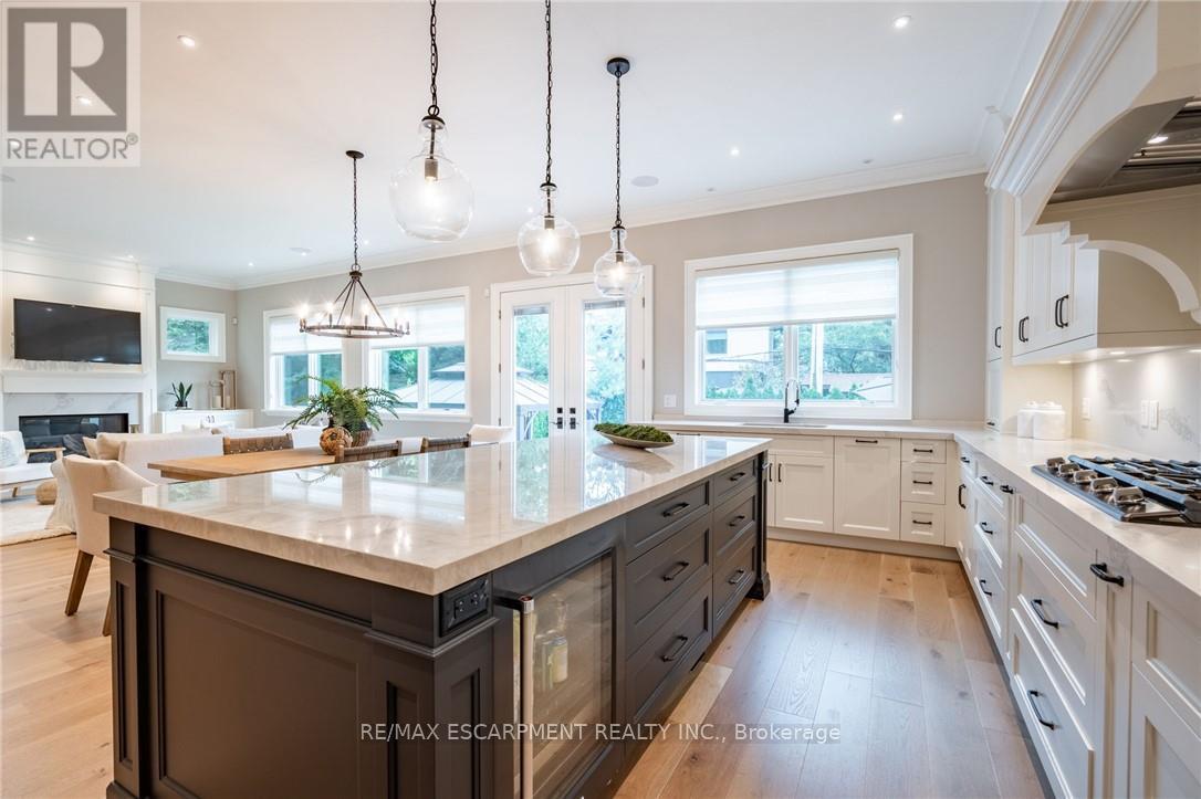 385 Pine Cove Road, Burlington, Ontario  L7N 1W4 - Photo 7 - W12469686