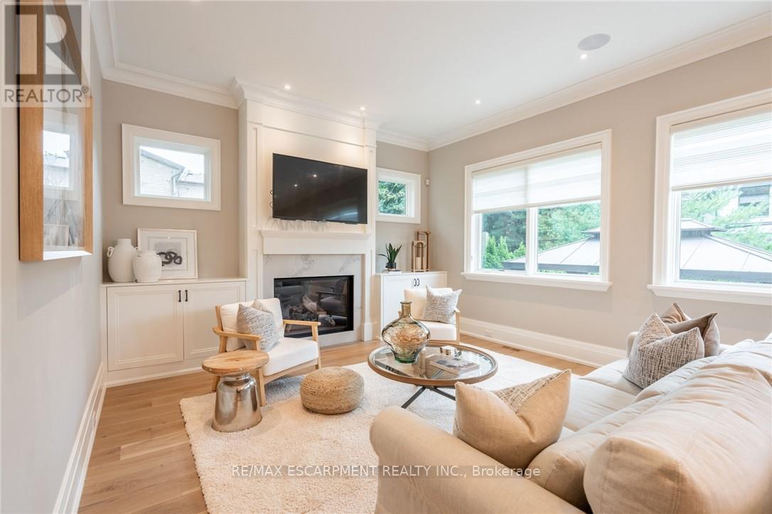 385 Pine Cove Road, Burlington, Ontario  L7N 1W4 - Photo 8 - W12469686