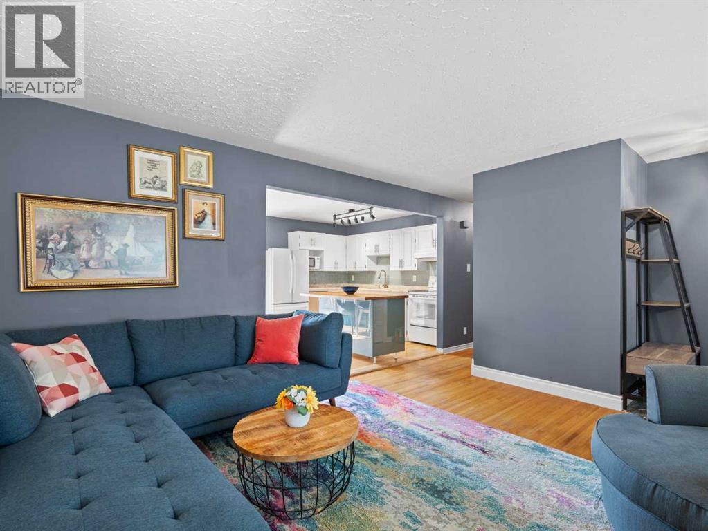 1989 Cottonwood Crescent Se, Calgary, Alberta  T2B 1P8 - Photo 5 - A2256149