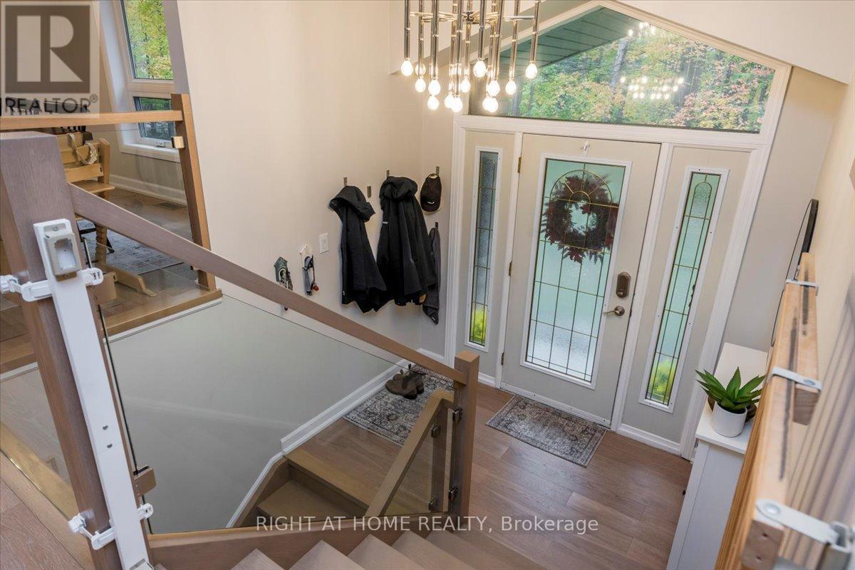 11 Woodland Crescent, Oro-Medonte, Ontario  L4M 4Y8 - Photo 4 - S12443561