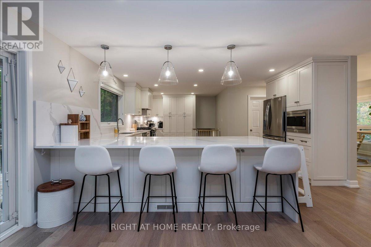 11 Woodland Crescent, Oro-Medonte, Ontario  L4M 4Y8 - Photo 7 - S12443561
