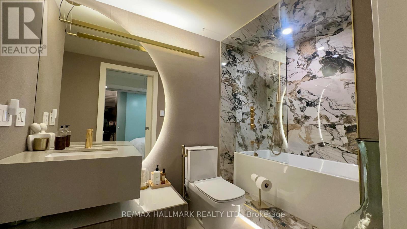 205 - 3018 Yonge Street, Toronto, Ontario  M4N 0A5 - Photo 2 - C12469724