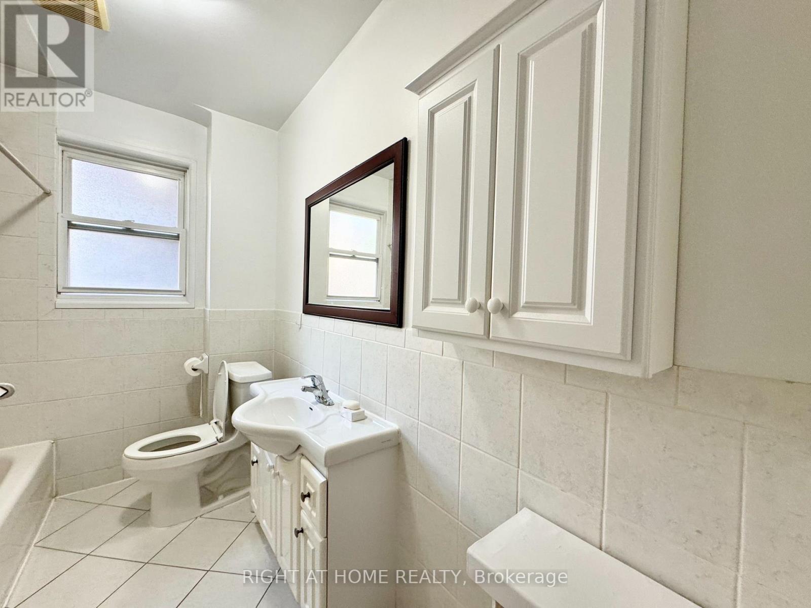 Main Apartment - 1198 Avenue Road, Toronto, Ontario  M5N 2G1 - Photo 25 - C12469725