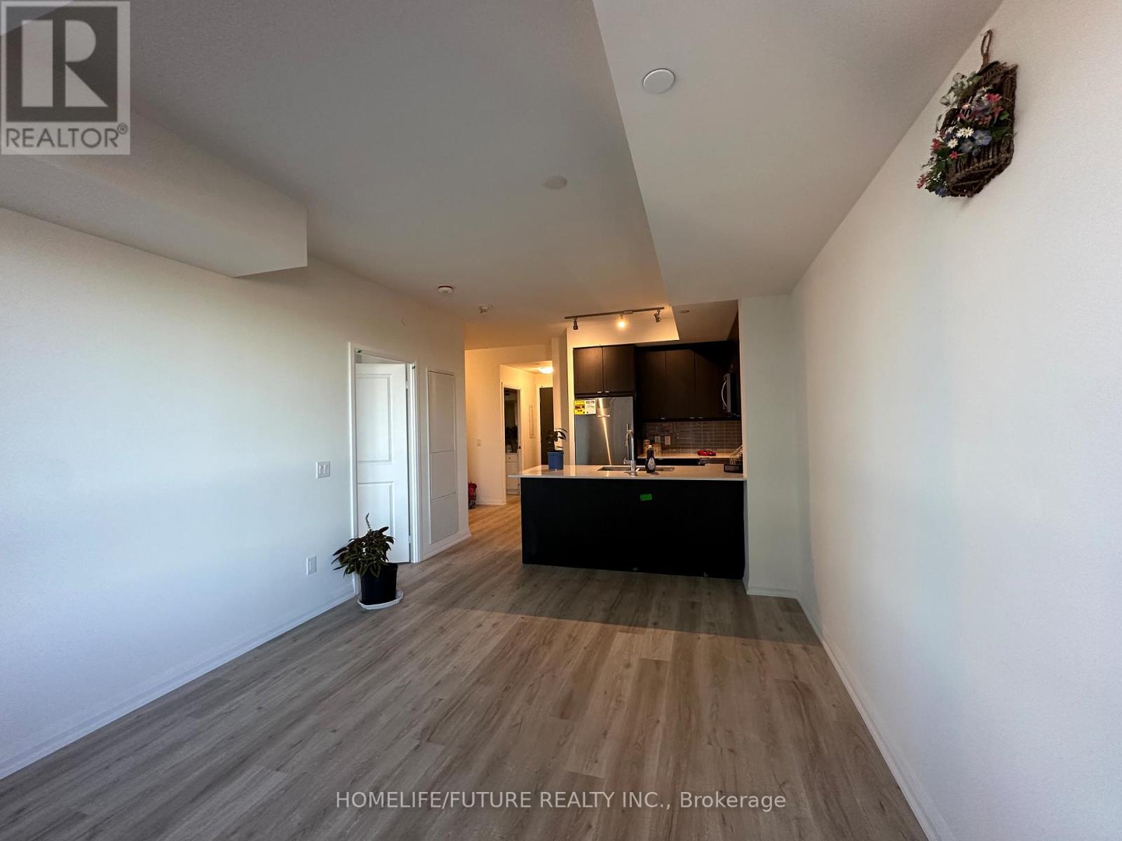 1305 - 3260 Sheppard Avenue E, Toronto, Ontario  M1T 3K3 - Photo 4 - E12469717