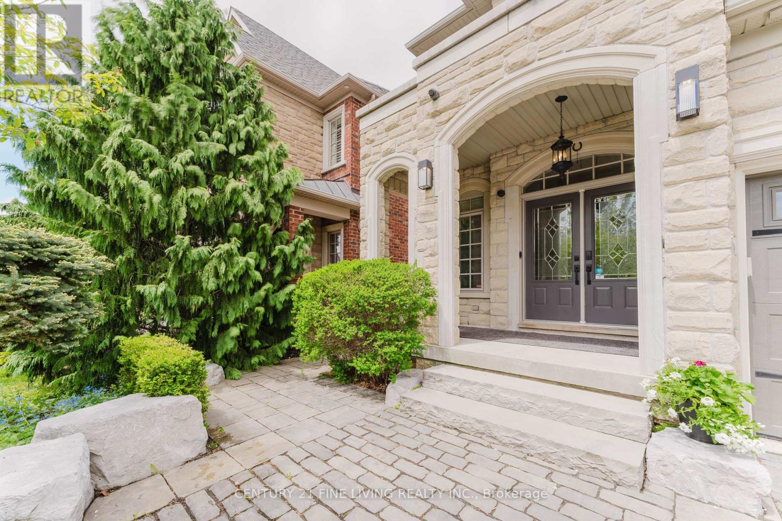 96 Wolf Creek Crescent, Vaughan, Ontario  L6A 4B9 - Photo 2 - N12461743