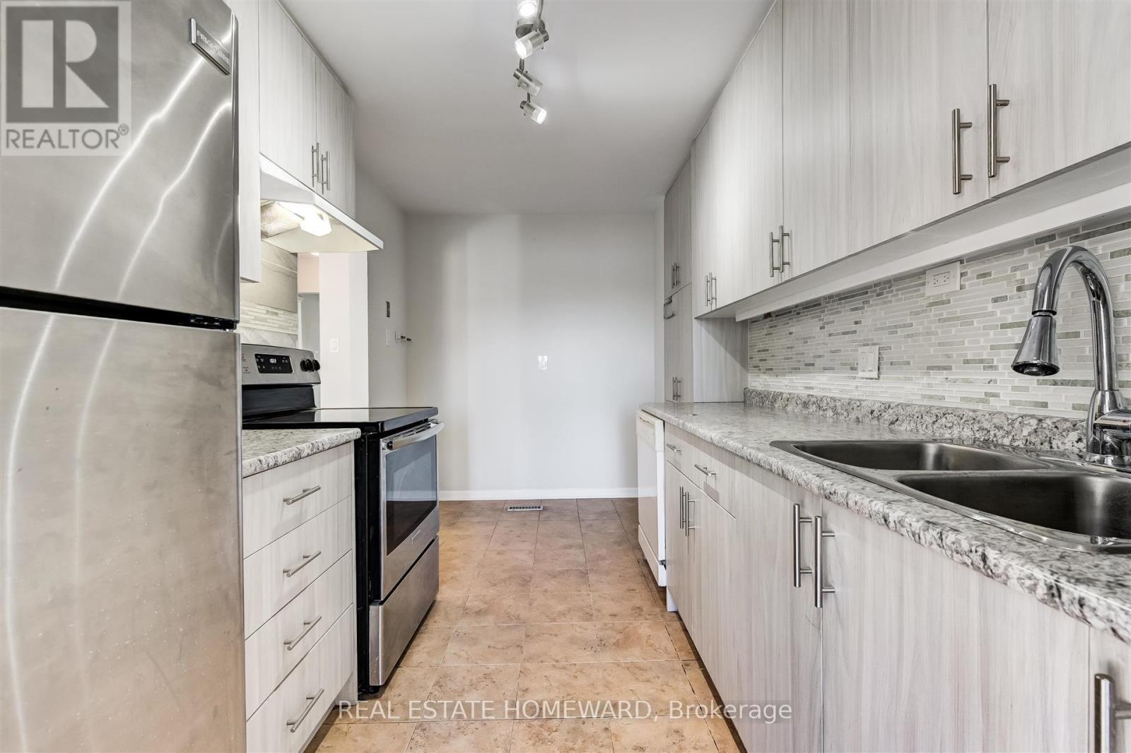 10 - 85 Baif Boulevard, Richmond Hill, Ontario  L4C 5E2 - Photo 13 - N12469701