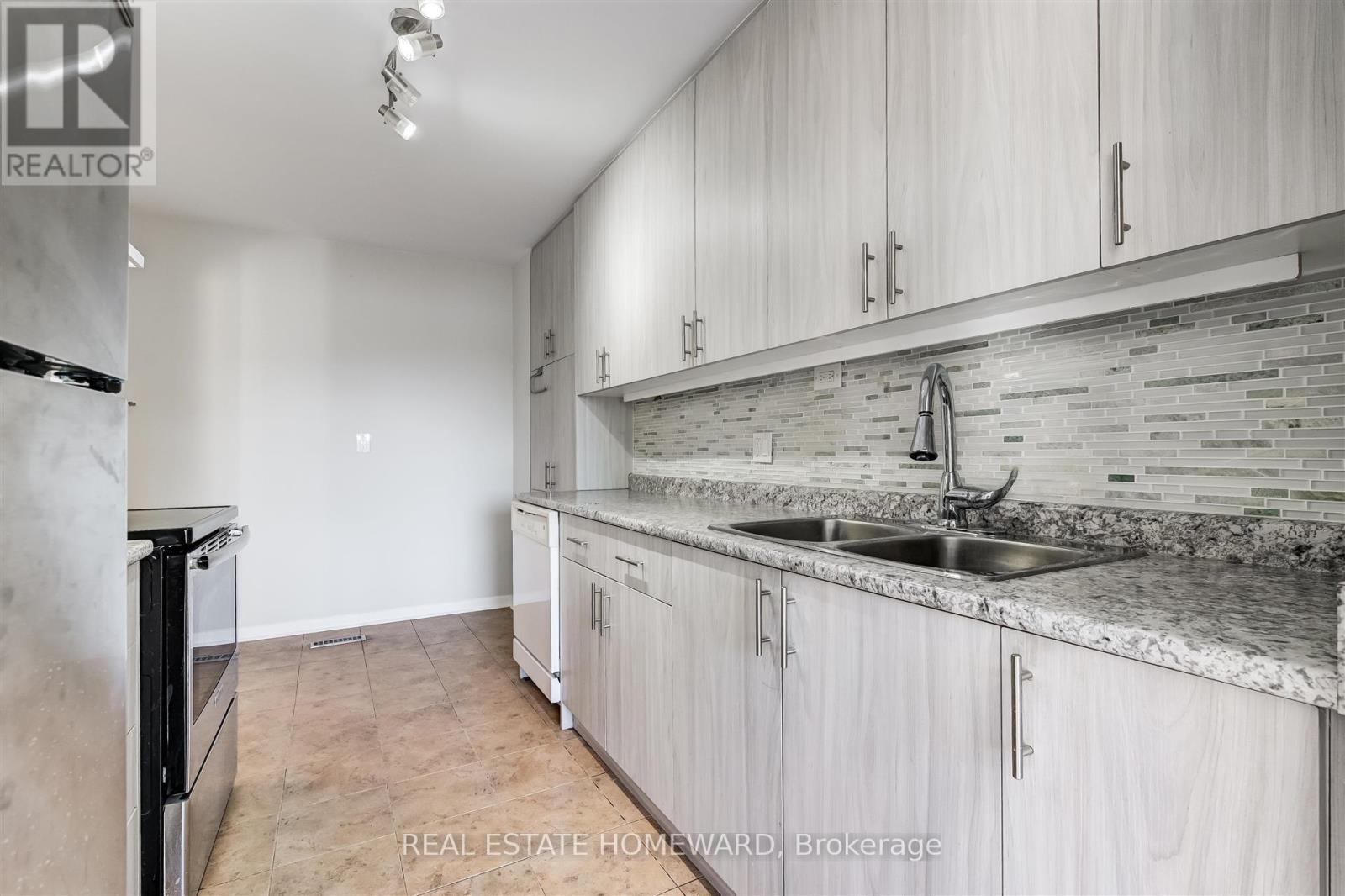 10 - 85 Baif Boulevard, Richmond Hill, Ontario  L4C 5E2 - Photo 14 - N12469701