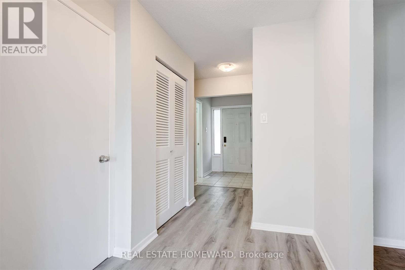 10 - 85 Baif Boulevard, Richmond Hill, Ontario  L4C 5E2 - Photo 2 - N12469701