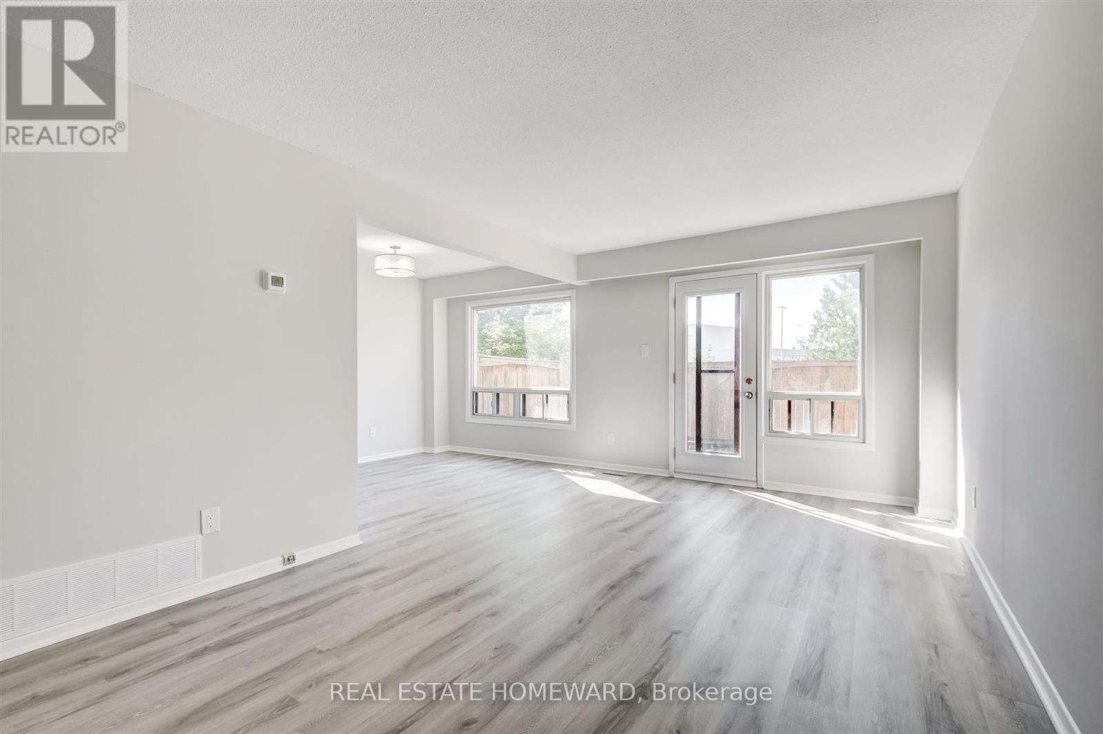 10 - 85 Baif Boulevard, Richmond Hill, Ontario  L4C 5E2 - Photo 3 - N12469701