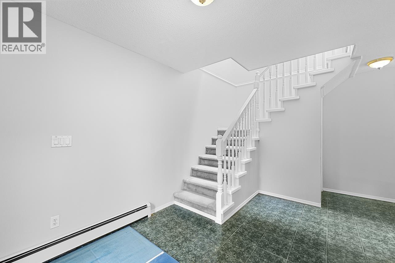 620 Thirteenth Street, New Westminster, British Columbia  V3M 4M4 - Photo 2 - R3059439