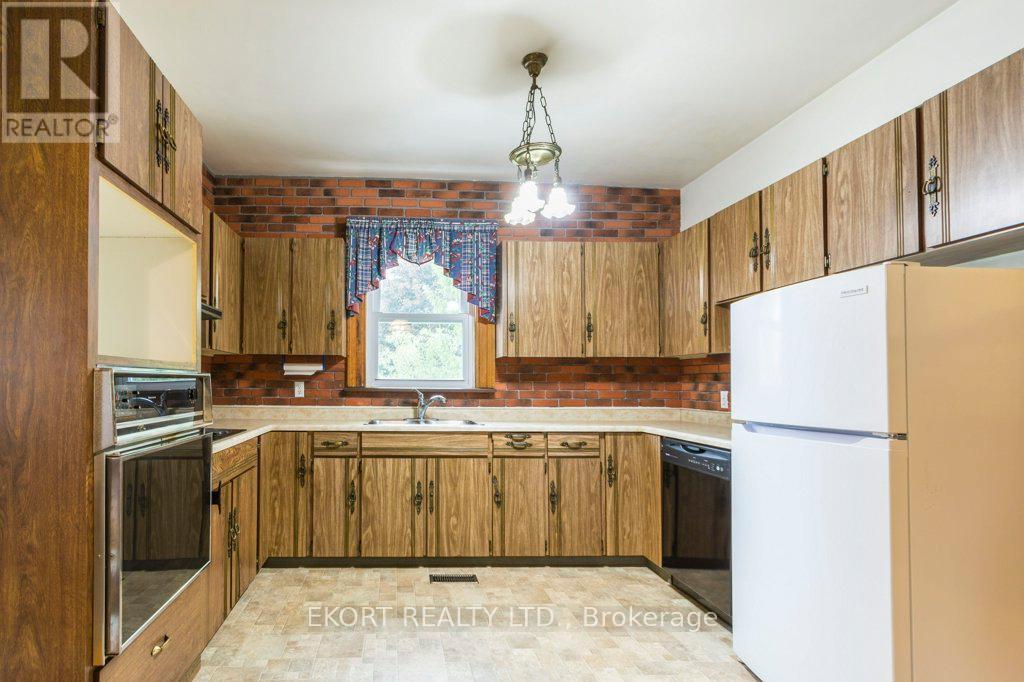 2422 County Rd 3 Road, Prince Edward County, Ontario K0K 1L0 - Photo 16 - X12469737