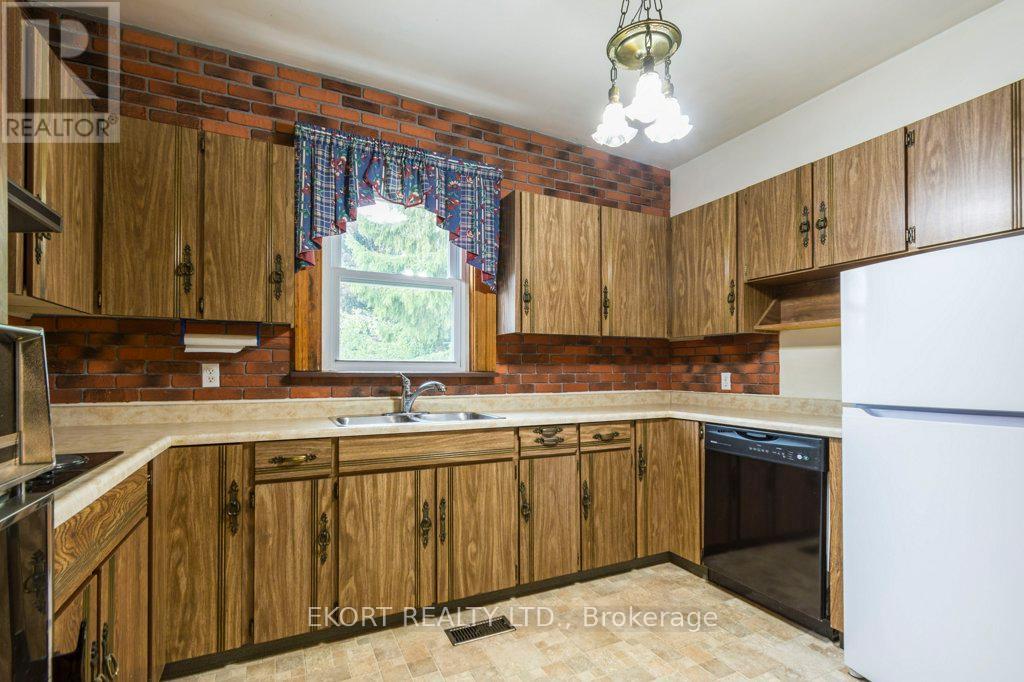 2422 County Rd 3 Road, Prince Edward County, Ontario K0K 1L0 - Photo 17 - X12469737