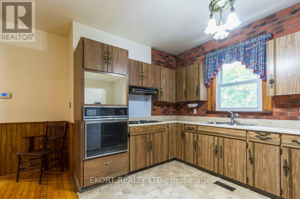 2422 County Rd 3 Road, Prince Edward County, Ontario K0K 1L0 - Photo 18 - X12469737