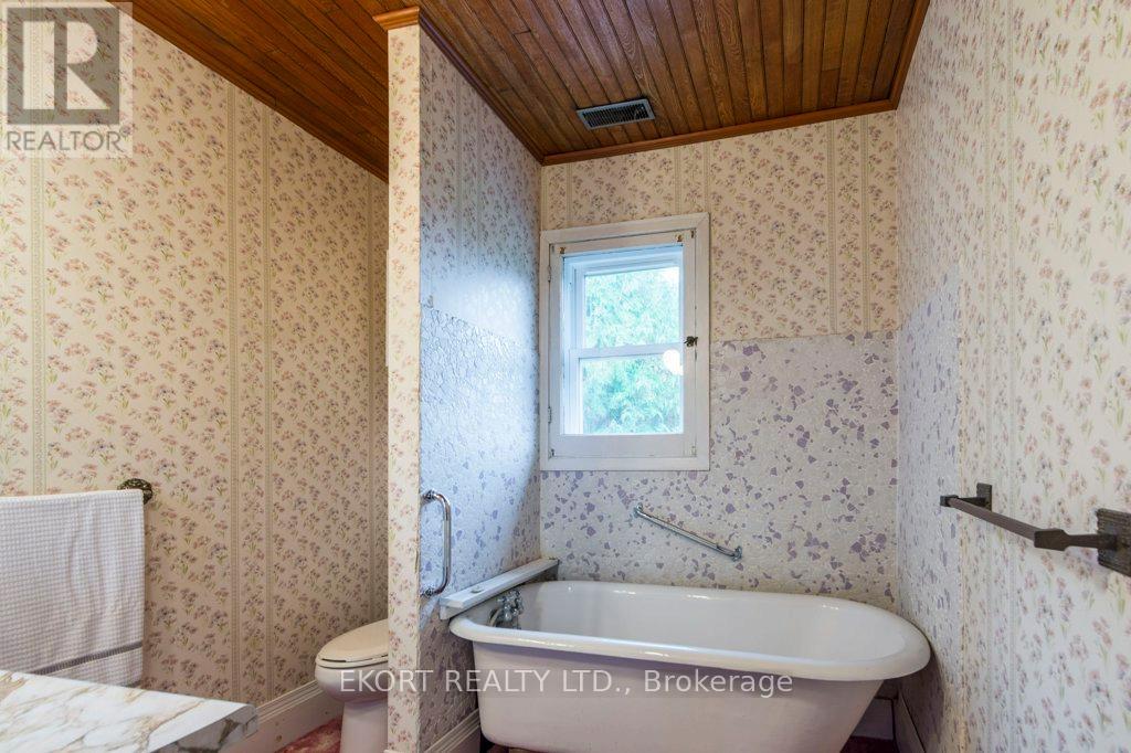 2422 County Rd 3 Road, Prince Edward County, Ontario K0K 1L0 - Photo 38 - X12469737