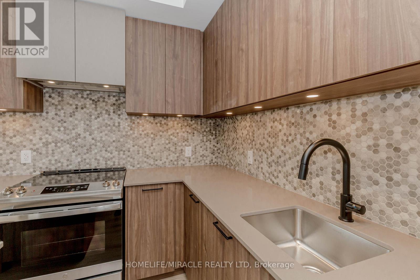#11 - 20 Lagerfeld Drive, Brampton, Ontario  L7A 5L4 - Photo 13 - W12469697