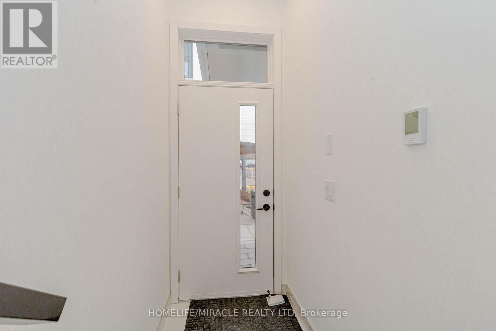 #11 - 20 Lagerfeld Drive, Brampton, Ontario  L7A 5L4 - Photo 4 - W12469697