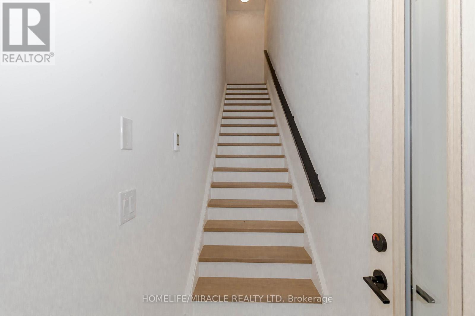 #11 - 20 Lagerfeld Drive, Brampton, Ontario  L7A 5L4 - Photo 5 - W12469697