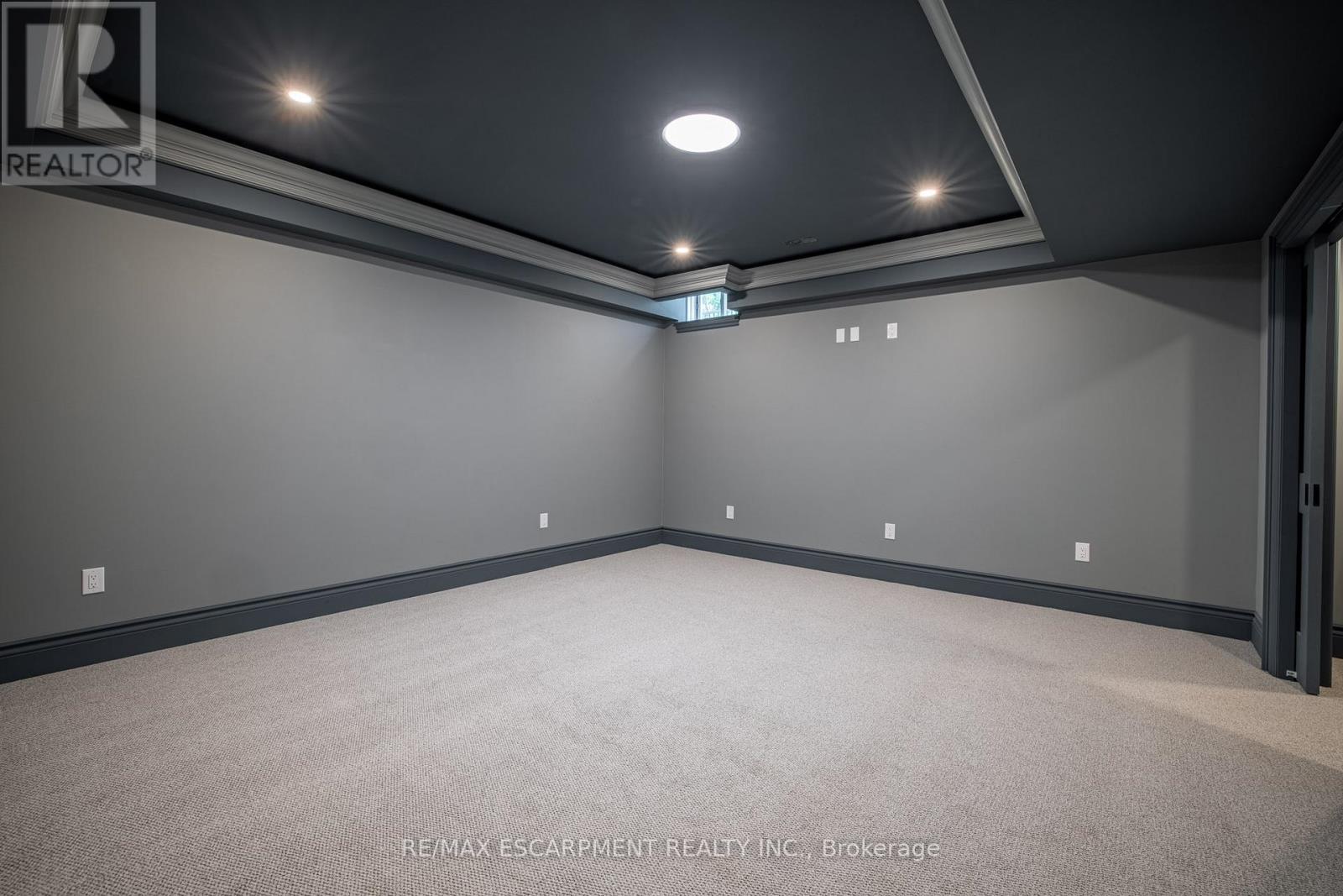 31 Bayside Court, Burlington, Ontario  L7T 1M8 - Photo 34 - W12469713