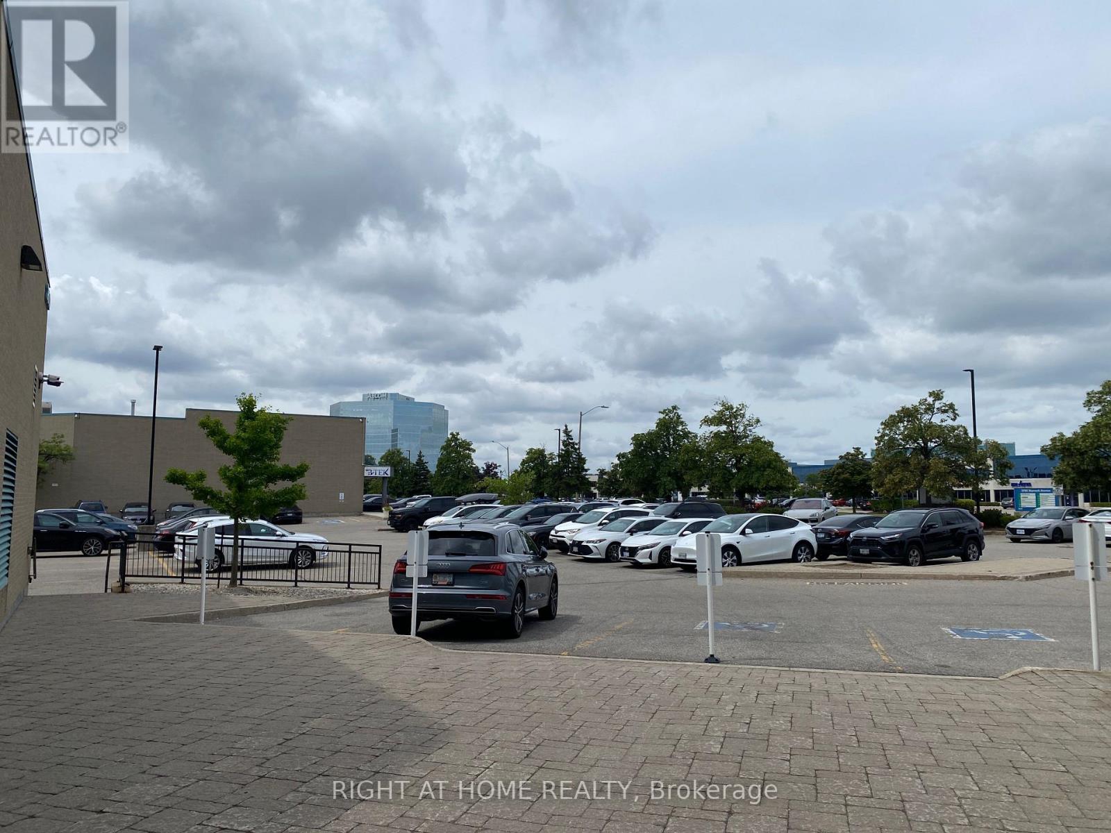 32 - 2800 Skymark Avenue, Mississauga, Ontario  L4W 5A6 - Photo 20 - W12469720