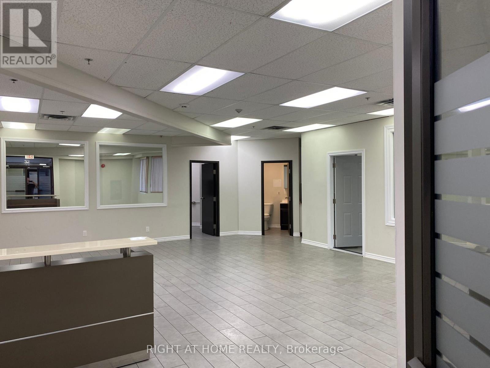 32 - 2800 Skymark Avenue, Mississauga, Ontario  L4W 5A6 - Photo 9 - W12469720