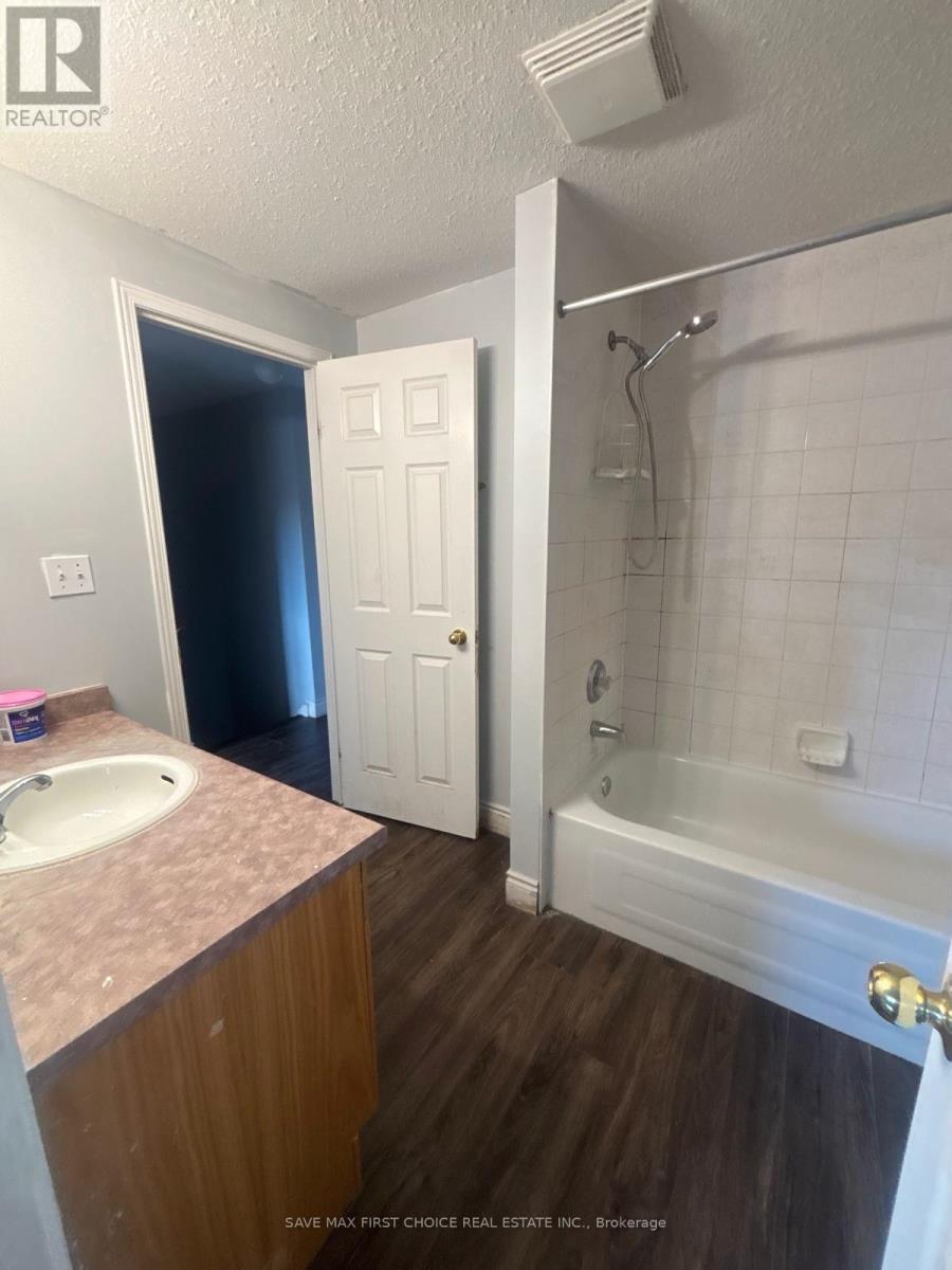 26 Activa Avenue, Kitchener, Ontario  N2E 3R2 - Photo 7 - X12440165