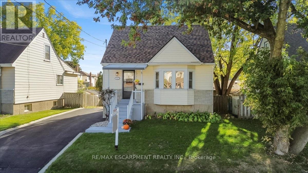 832 QUEENSDALE AVENUE, Hamilton, Ontario