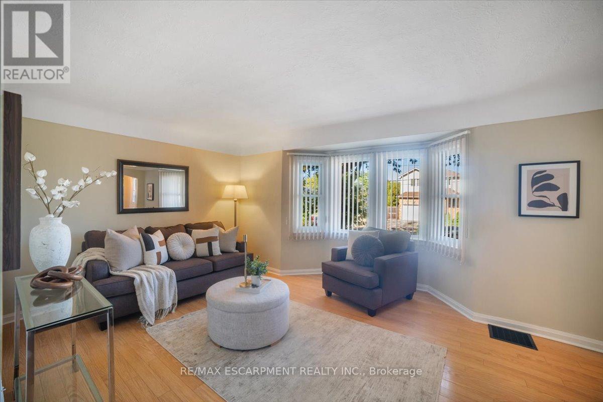 832 Queensdale Avenue, Hamilton, Ontario  L8V 1N1 - Photo 13 - X12469708