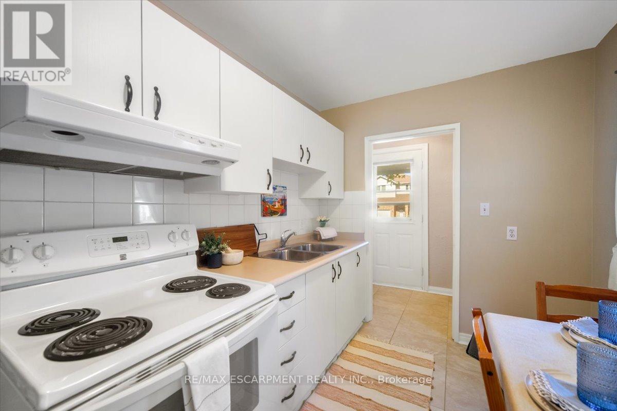 832 Queensdale Avenue, Hamilton, Ontario  L8V 1N1 - Photo 18 - X12469708