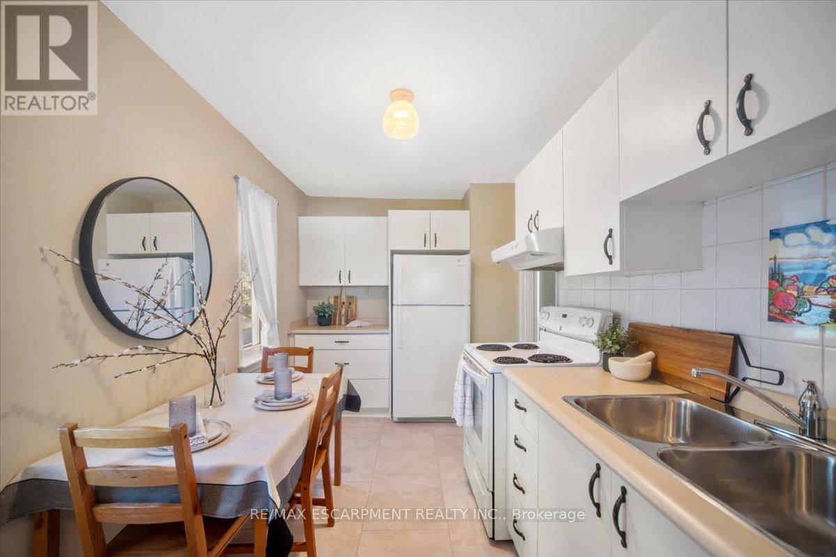 832 Queensdale Avenue, Hamilton, Ontario  L8V 1N1 - Photo 20 - X12469708