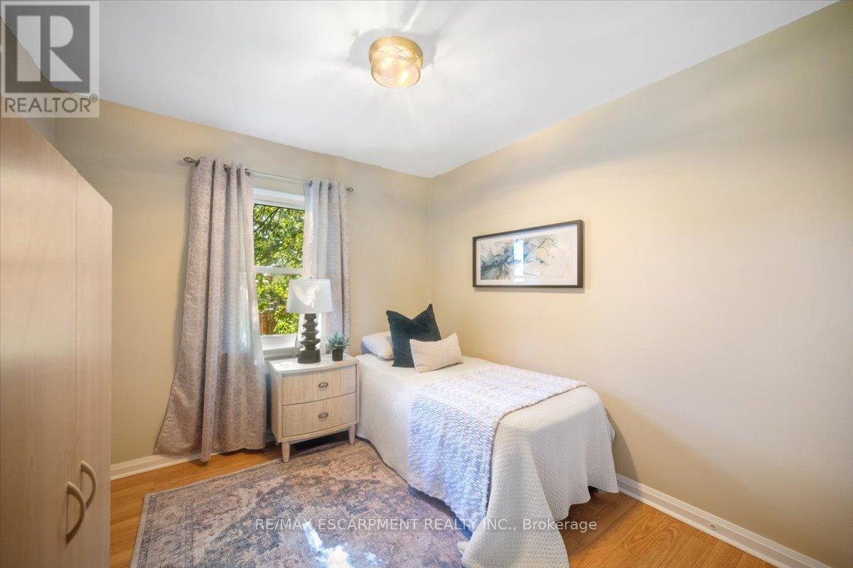 832 Queensdale Avenue, Hamilton, Ontario  L8V 1N1 - Photo 24 - X12469708