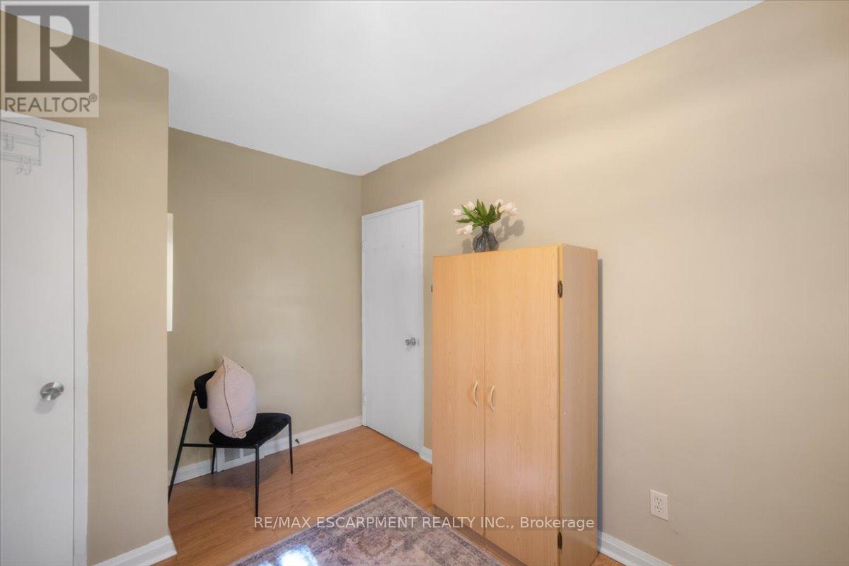 832 Queensdale Avenue, Hamilton, Ontario  L8V 1N1 - Photo 27 - X12469708
