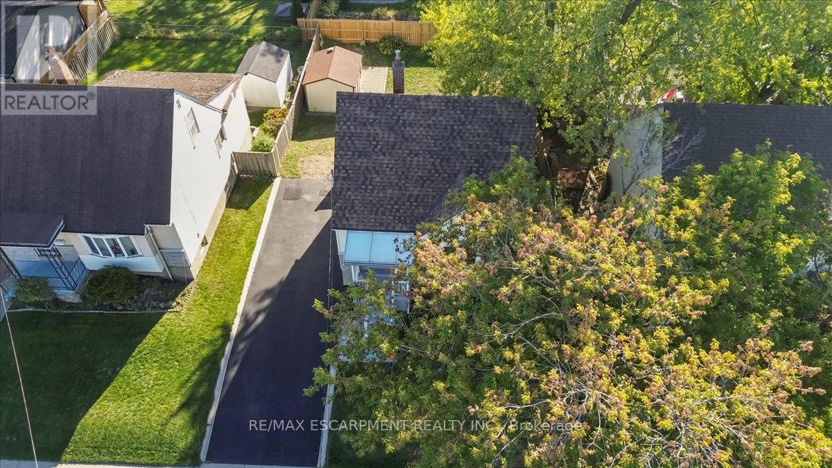 832 Queensdale Avenue, Hamilton, Ontario  L8V 1N1 - Photo 3 - X12469708