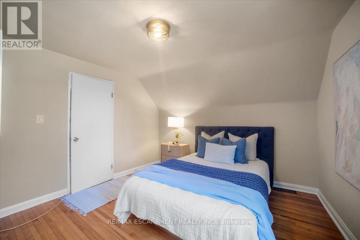 832 Queensdale Avenue, Hamilton, Ontario  L8V 1N1 - Photo 31 - X12469708