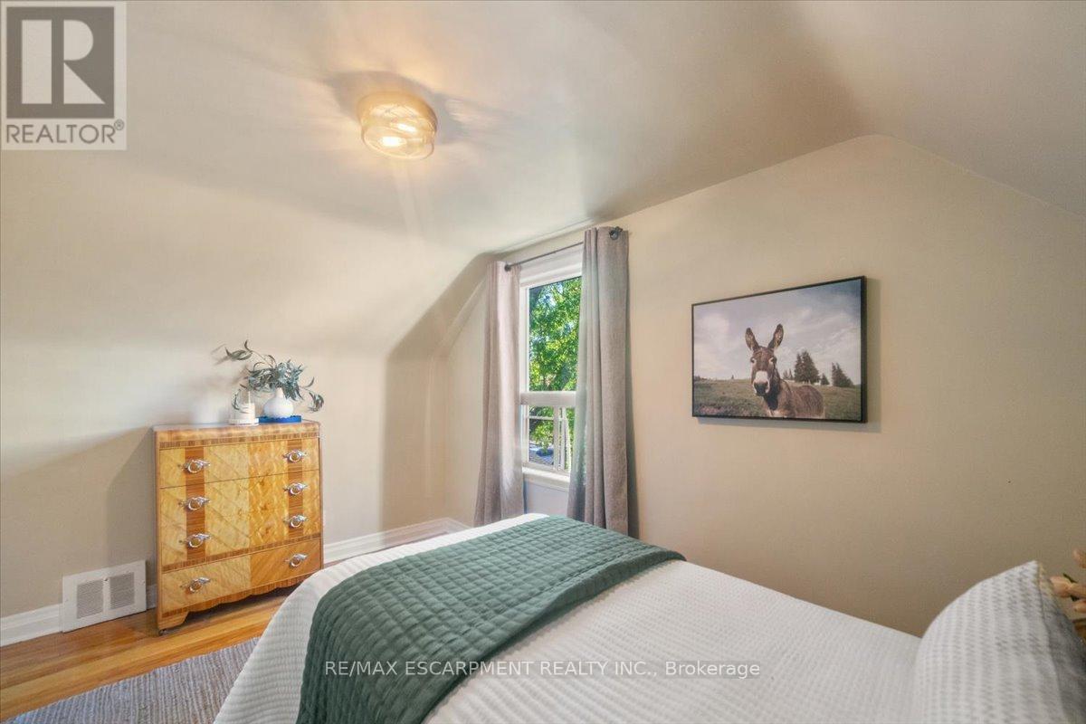 832 Queensdale Avenue, Hamilton, Ontario  L8V 1N1 - Photo 37 - X12469708