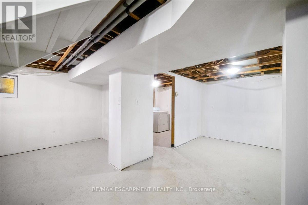 832 Queensdale Avenue, Hamilton, Ontario  L8V 1N1 - Photo 39 - X12469708