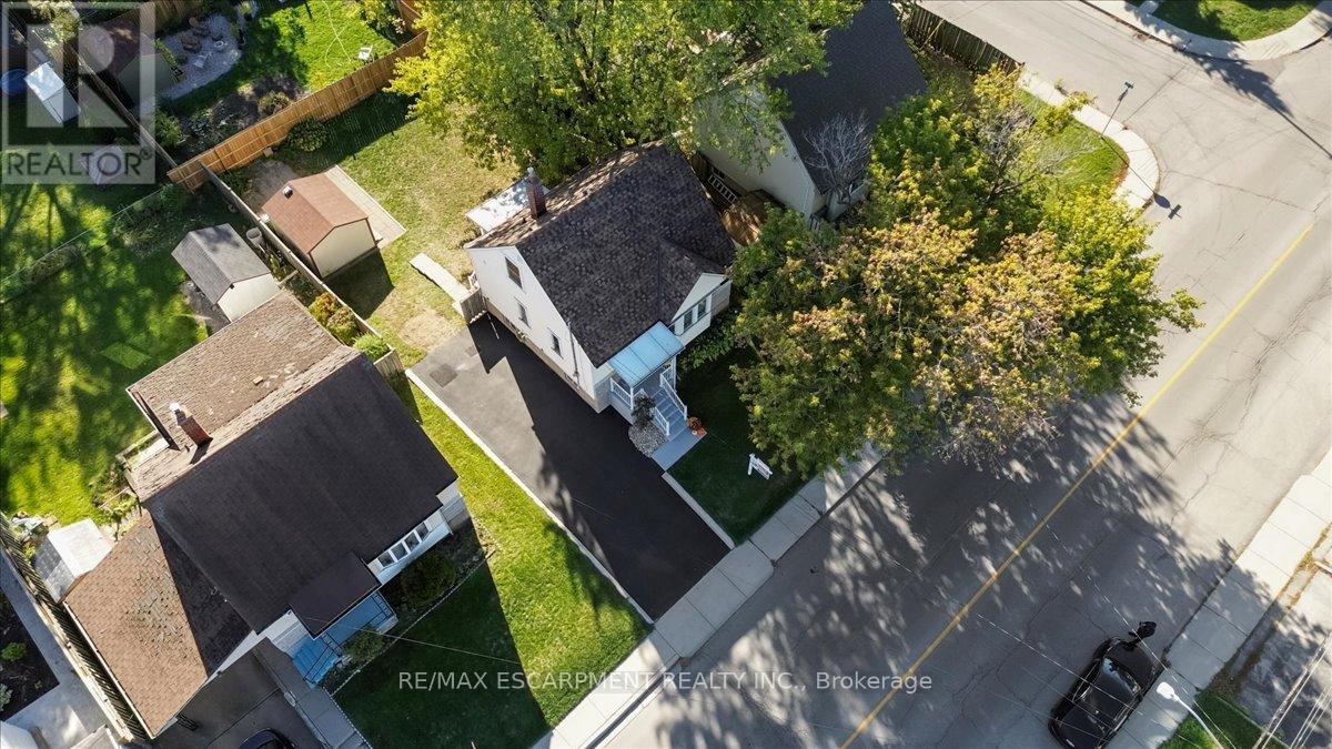 832 Queensdale Avenue, Hamilton, Ontario  L8V 1N1 - Photo 4 - X12469708