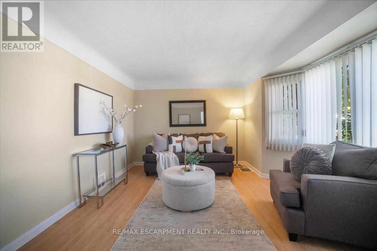 832 Queensdale Avenue, Hamilton, Ontario  L8V 1N1 - Photo 6 - X12469708