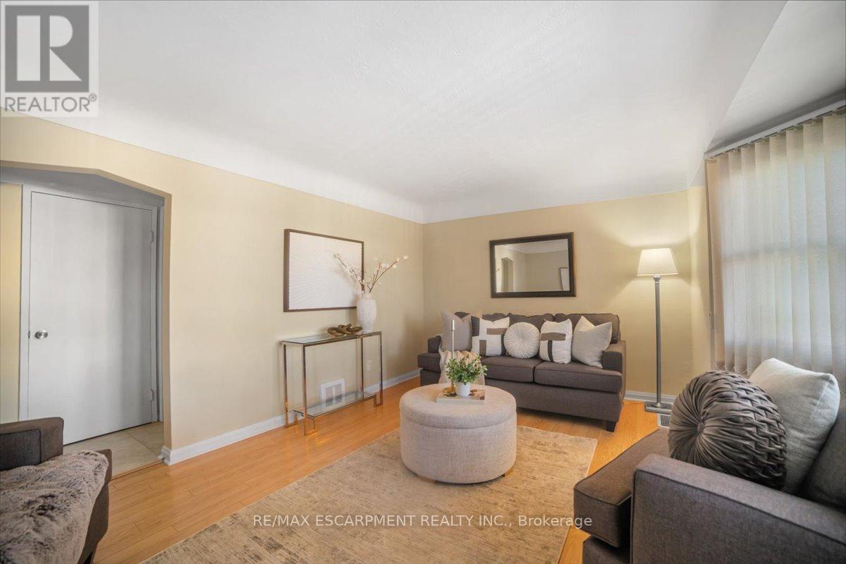 832 Queensdale Avenue, Hamilton, Ontario  L8V 1N1 - Photo 7 - X12469708