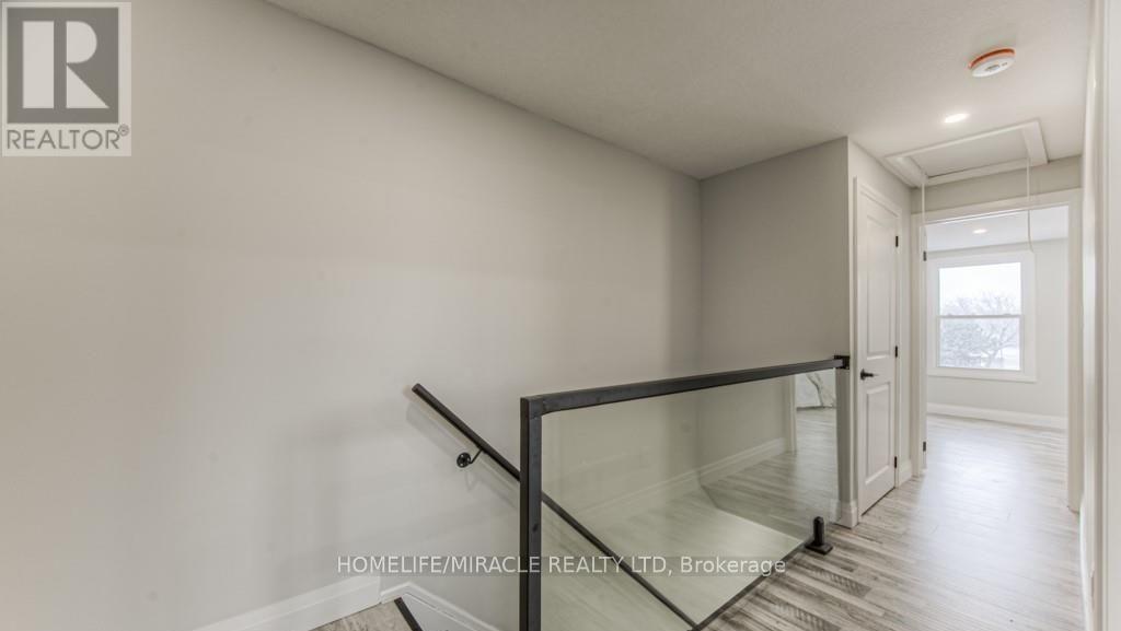 152 Overlea Drive, Kitchener, Ontario  N2M 1T3 - Photo 15 - X12469718