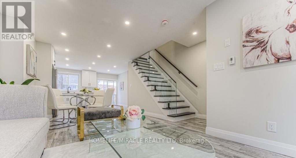 152 Overlea Drive, Kitchener, Ontario  N2M 1T3 - Photo 9 - X12469718