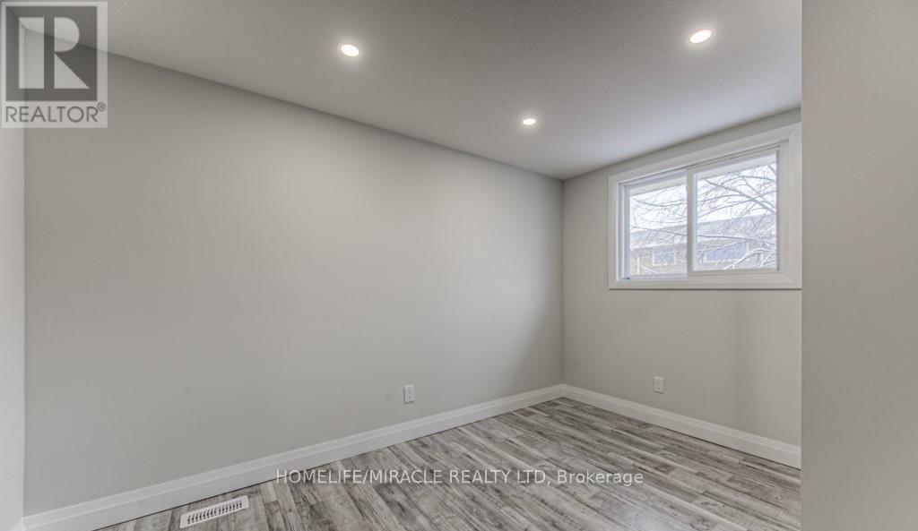 152 Overlea Drive, Kitchener, Ontario  N2M 1T3 - Photo 22 - X12469721