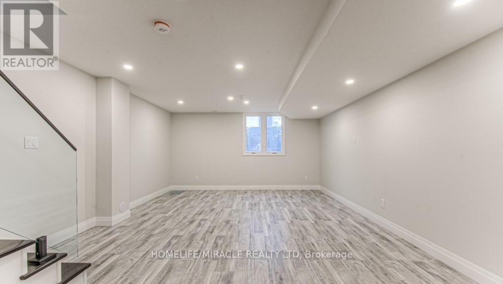 152 Overlea Drive, Kitchener, Ontario  N2M 1T3 - Photo 8 - X12469721