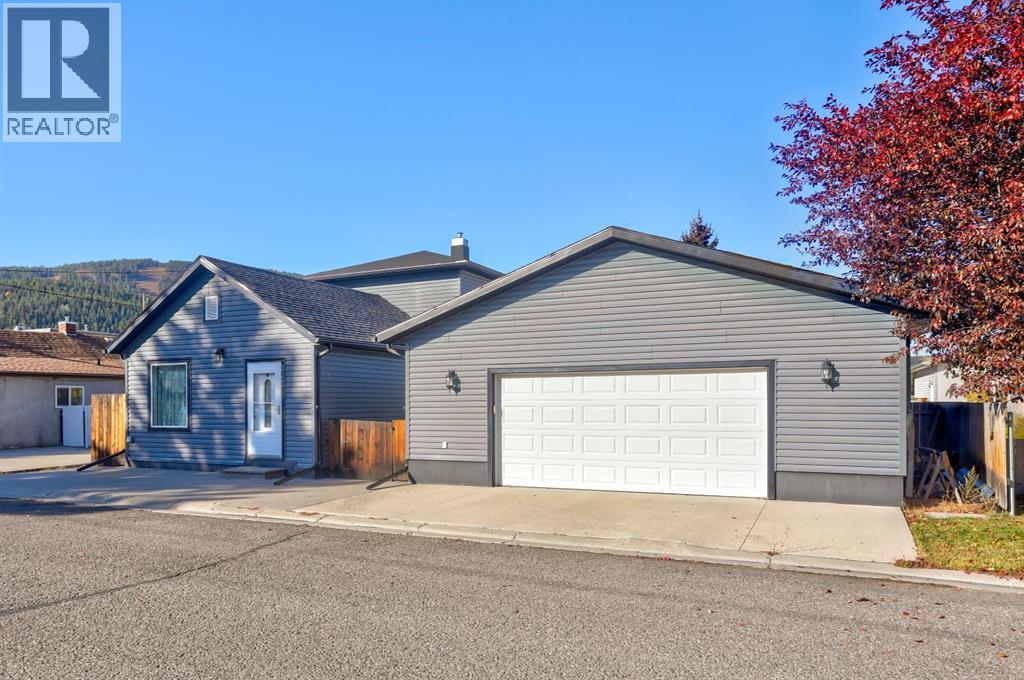 2122 130 Street, Blairmore, Alberta  T0K 0E0 - Photo 4 - A2261831