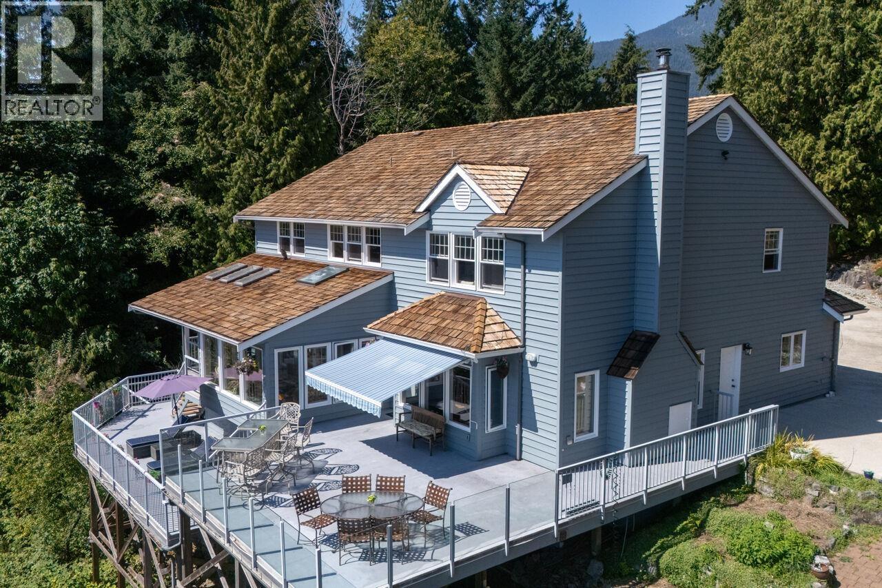 63 Chadwick Road, Gibsons, British Columbia  V0N 1V6 - Photo 3 - R3053462