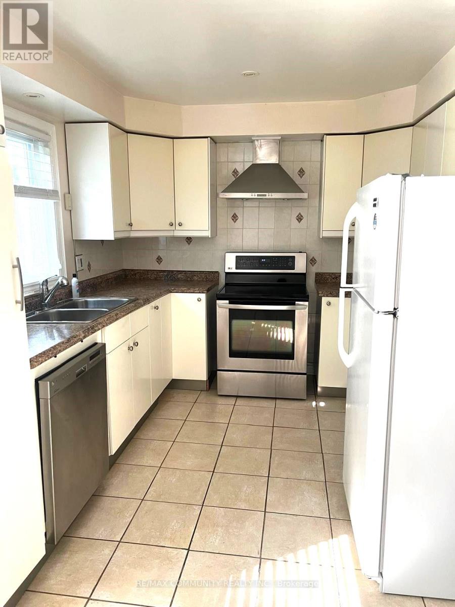 Main - 126 Charters Road, Brampton, Ontario  L6V 2S5 - Photo 3 - W12469733