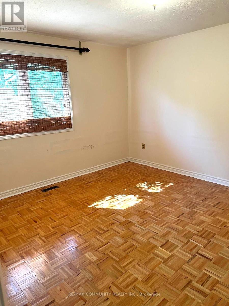Main - 126 Charters Road, Brampton, Ontario  L6V 2S5 - Photo 4 - W12469733