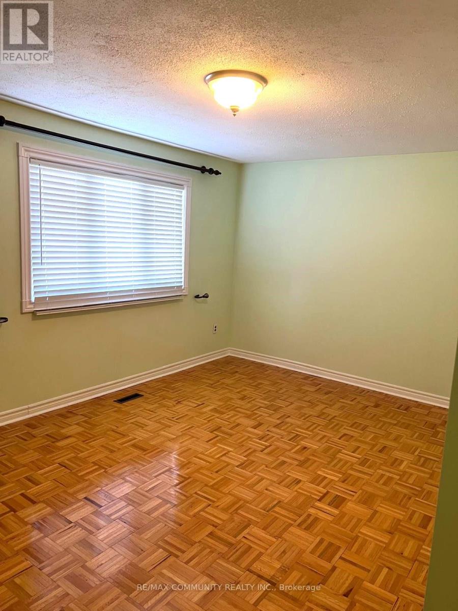 Main - 126 Charters Road, Brampton, Ontario  L6V 2S5 - Photo 7 - W12469733