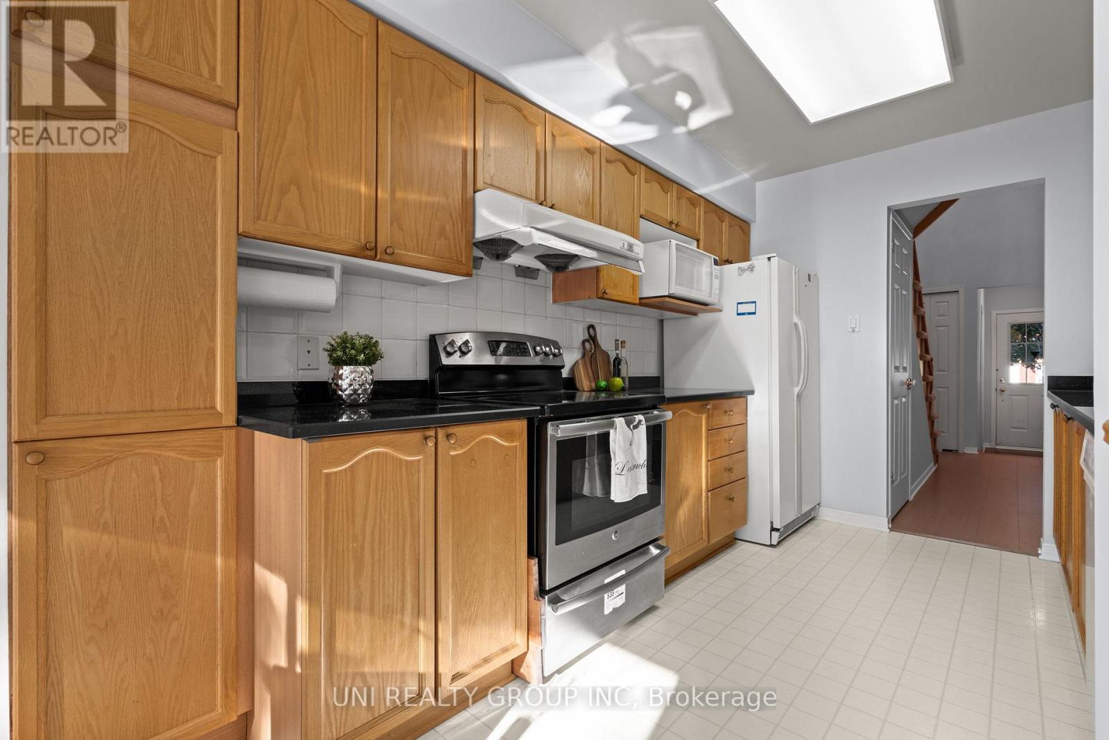 1720 Jobin Crescent, Ottawa, Ontario  K1J 1C5 - Photo 12 - X12469757