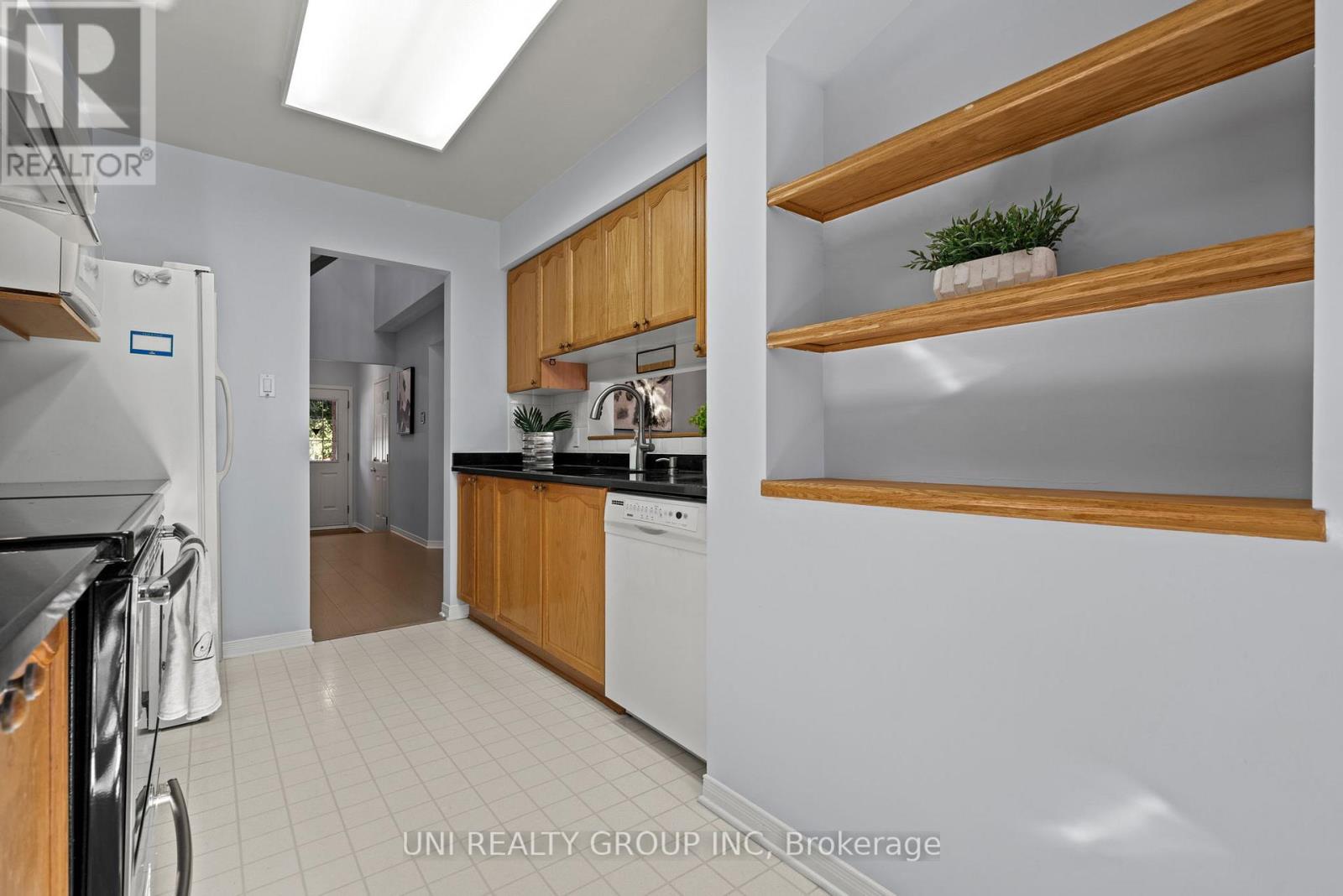 1720 Jobin Crescent, Ottawa, Ontario  K1J 1C5 - Photo 13 - X12469757